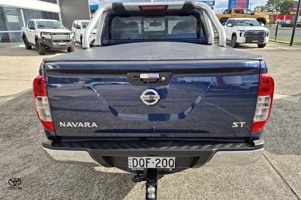2017 Nissan Navara ST in Blue