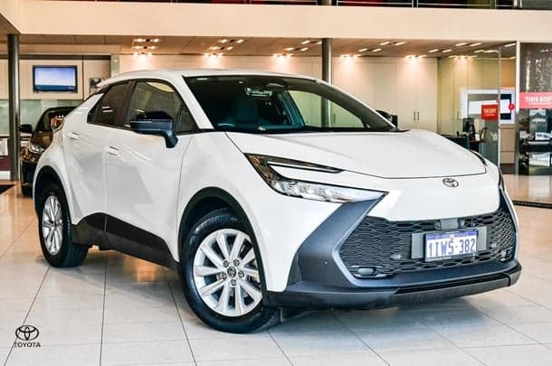 2025 Toyota C-HR GXL in White