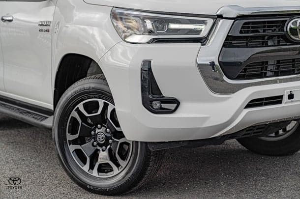 2023 Toyota Hilux SR5 in White