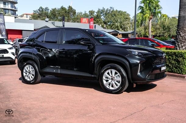 2024 Toyota Yaris Cross GXL in Black