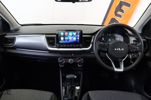 2024 Kia Stonic S in White