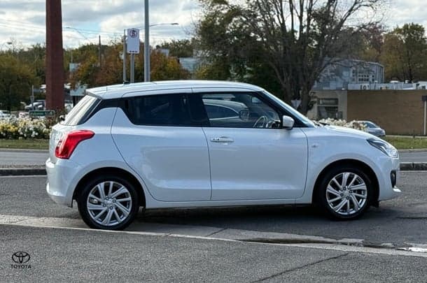 2022 Suzuki Swift GLX Turbo in White