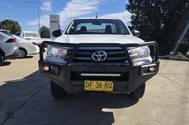 2018 Toyota Hilux SR in White