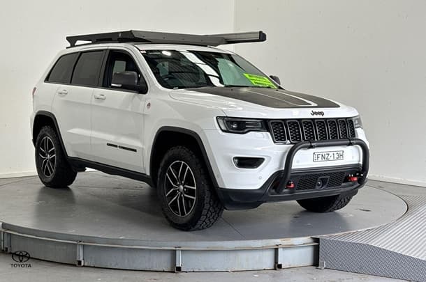 2017 Jeep Grand Cherokee Trailhawk in White