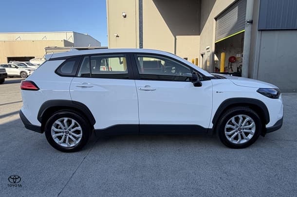 2025 Toyota Corolla Cross GX in White
