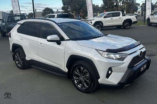 2023 Toyota RAV4 GXL in White