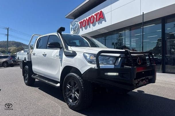 2023 Toyota Hilux SR in White