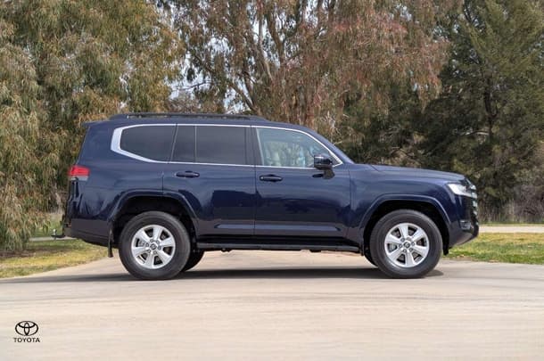 2022 Toyota Landcruiser VX in Blue
