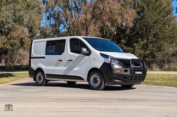 2022 Mitsubishi Express GLX in White