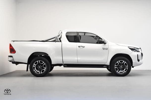 2023 Toyota Hilux SR5 in White