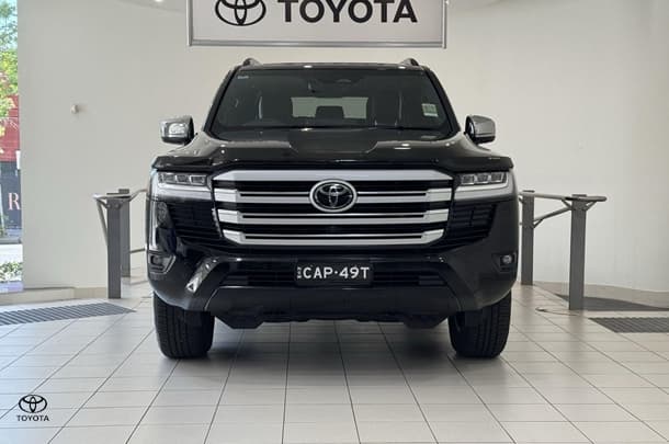 2025 Toyota Landcruiser Sahara in Black