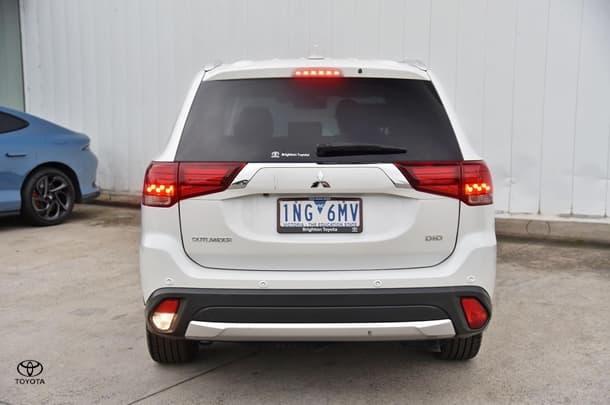 2017 Mitsubishi Outlander Exceed in White