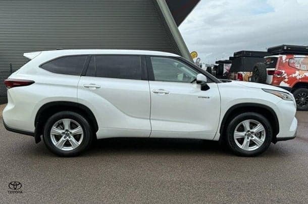 2024 Toyota Kluger GX in White