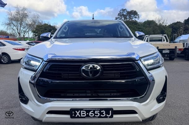 2020 Toyota Hilux SR5 in White