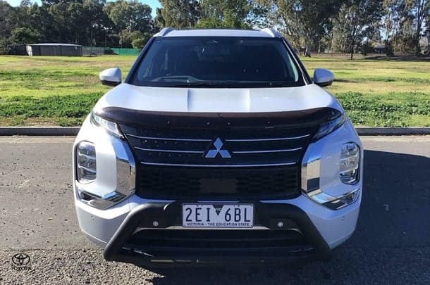 2024 Mitsubishi Outlander Exceed in White