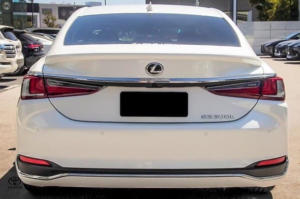 2025 Lexus ES ES300h Luxury in White