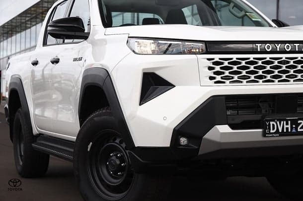 2025 Toyota Hilux SR 48V in White