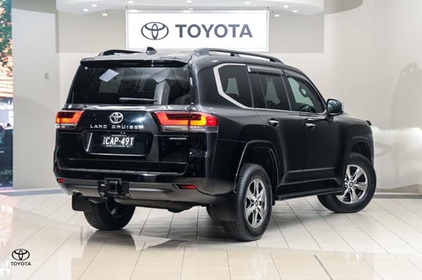 2025 Toyota Landcruiser Sahara in Black