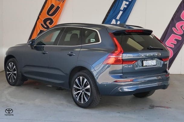 2023 Volvo XC60 Plus B5 in Blue