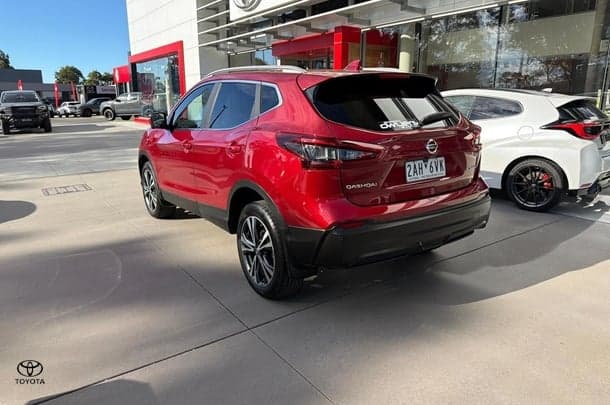 2021 Nissan QASHQAI ST-L in Red