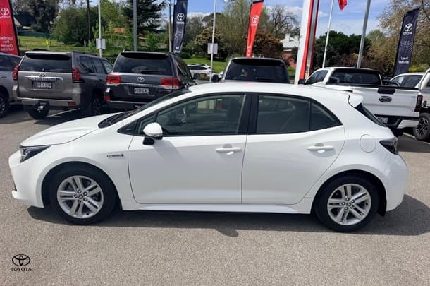 2022 Toyota Corolla Ascent Sport Hybrid in White
