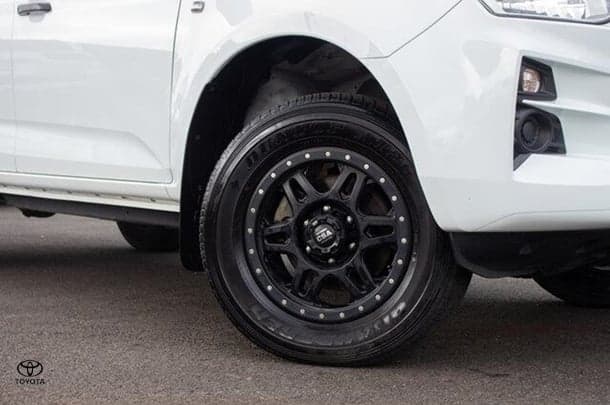2023 Isuzu D-MAX SX in White