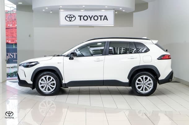2026 Toyota Corolla Cross GXL in White