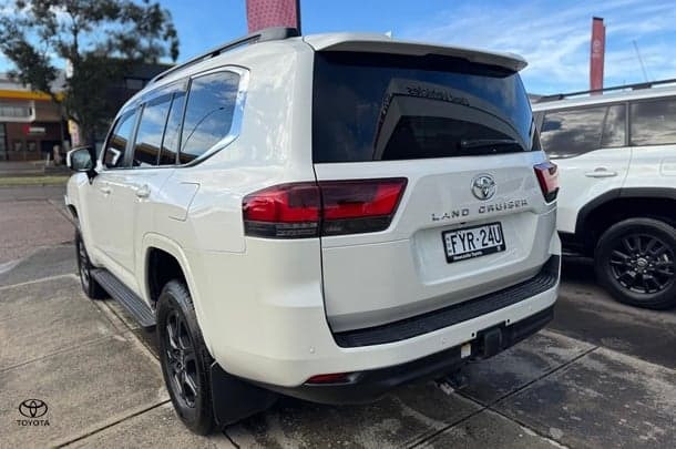 2021 Toyota Landcruiser VX in White