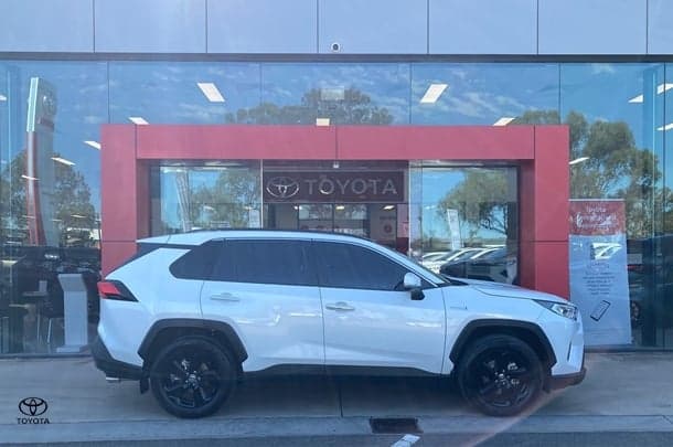 2019 Toyota RAV4 Cruiser in White