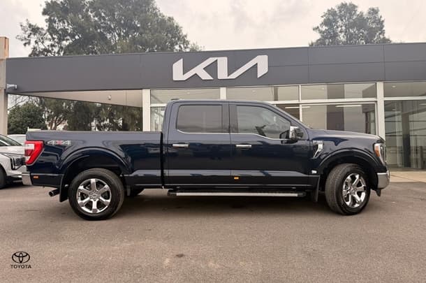 2023 Ford F-150 Lariat in Black