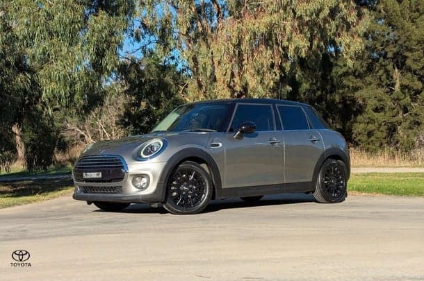 2018 MINI Hatch Cooper in Silver