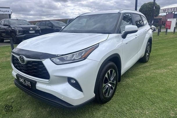 2025 Toyota Kluger GXL in White