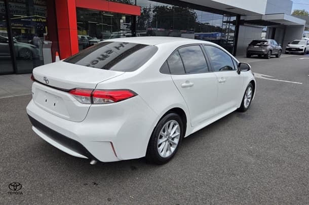2020 Toyota Corolla Ascent Sport in White