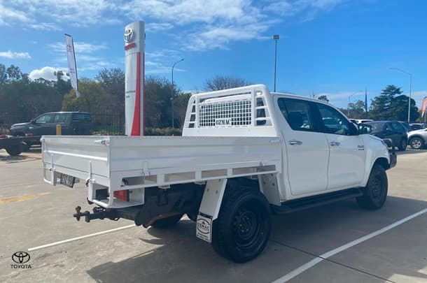 2017 Toyota Hilux SR in White