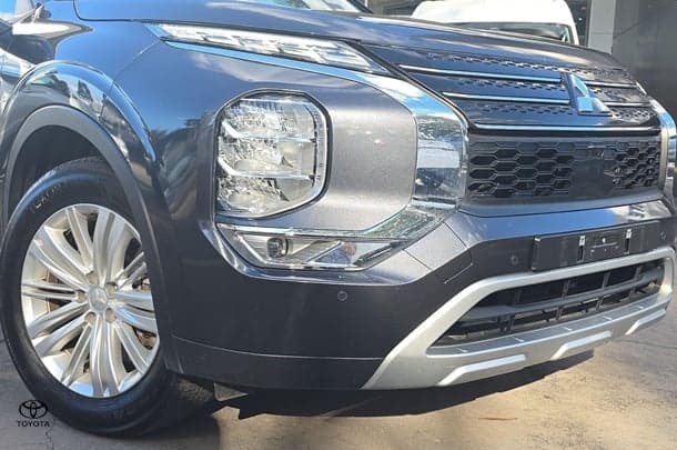 2024 Mitsubishi Outlander LS in Grey