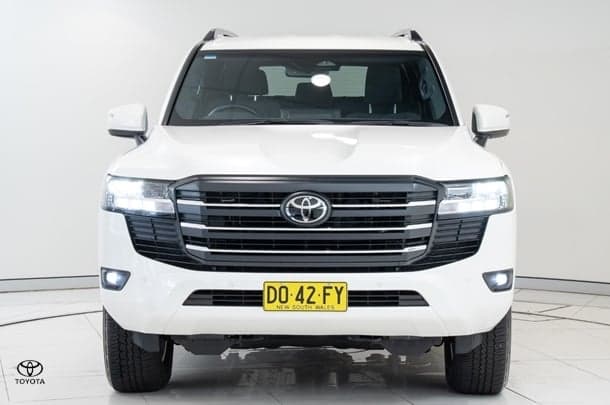 2025 Toyota Landcruiser GXL in White