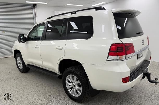 2020 Toyota Landcruiser VX in White