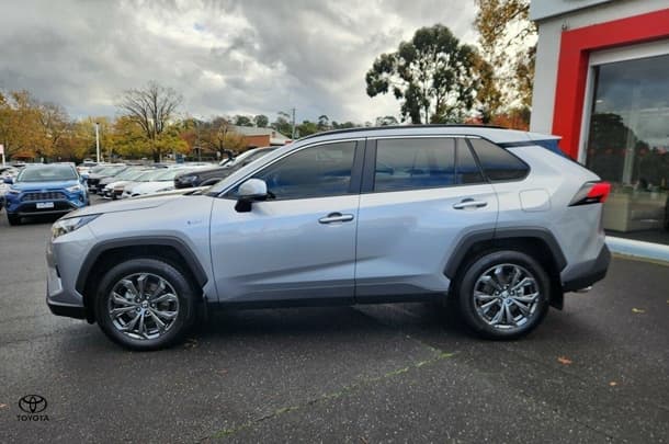 2025 Toyota RAV4 GXL in Silver