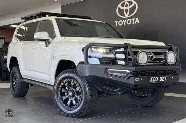 2022 Toyota Landcruiser VX in White