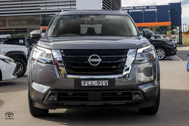 2024 Nissan Pathfinder ST-L in Grey