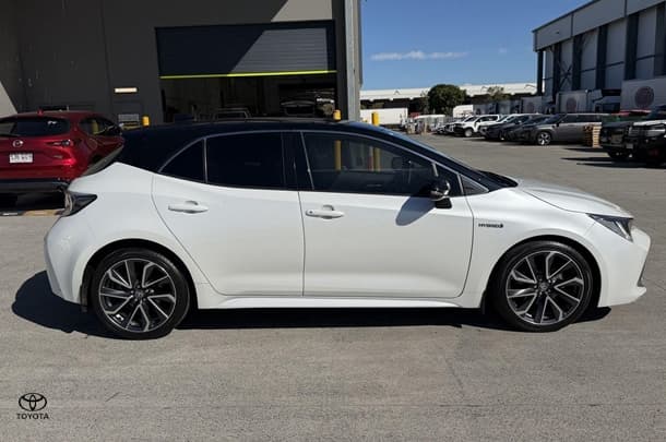 2022 Toyota Corolla ZR Hybrid in White