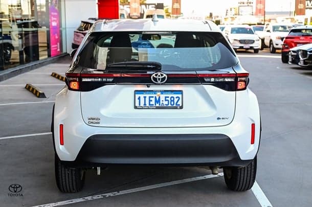 2024 Toyota Yaris Cross GX in White