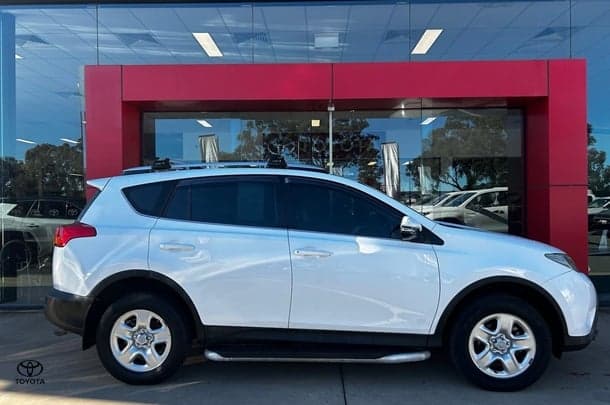 2015 Toyota RAV4 GX in White