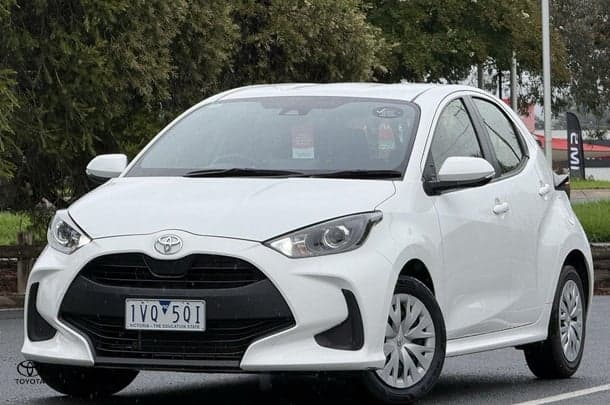 2022 Toyota Yaris Ascent Sport in White