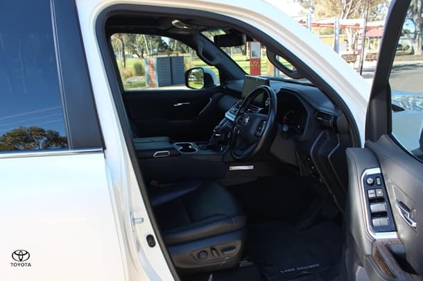 2022 Toyota Landcruiser VX in White