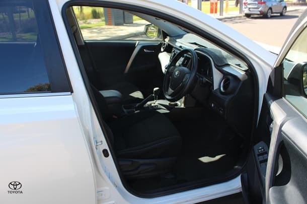 2014 Toyota RAV4 GXL in White