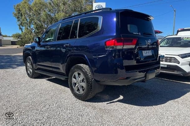 2022 Toyota Landcruiser Sahara in Blue