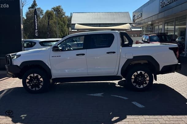 2025 Toyota Hilux SR5 48V in White