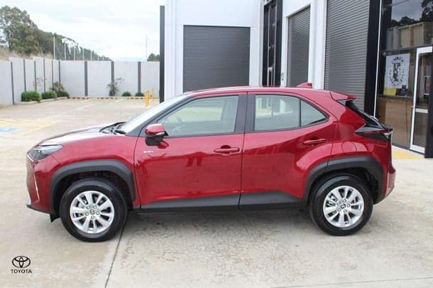 2025 Toyota Yaris Cross GX in White
