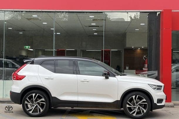 2021 Volvo XC40 T5 R-Design in White